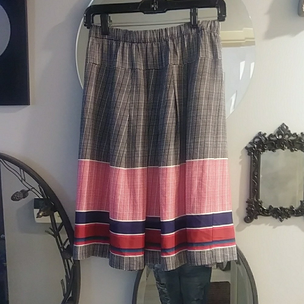 Ace Delivery Above the Knee Skirt